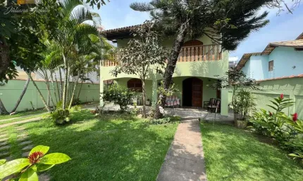 Linda casa com 8 quartos em terreno com 560m², a 200 mts da praia de costazul, rio das ostras, rj