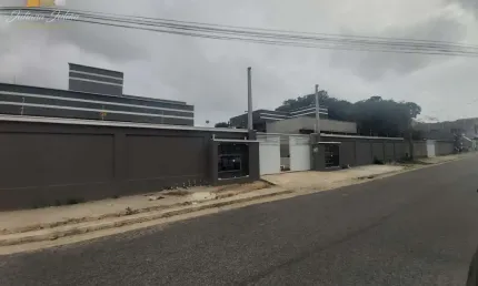 CASA LINEAR COM 2 QUARTOS SENDO 1 SUÍTE A VENDA NO CHÁCARA MARILÉA EM RIO DAS OSTRAS RJ