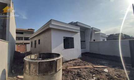 CASA LINEAR 3 QUARTOS SENDO 1 SUÍTE A VENDA NO BAIRRO ENSEADA DAS GAIVOTAS EM RIO DAS OSTRAS RJ