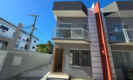 CASA DUPLEX COM 2 SUÍTES A VENDA NO BAIRRO EXTENSÃO DO BOSQUE EM RIO DAS OSTRAS RJ