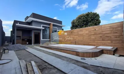 CASA LINEAR COM 3 QUARTOS SENDO 1 SUÍTE, PISCINA, A VENDA NO BAIRRO OURO VERDE EM RIO DAS OSTRAS RJ