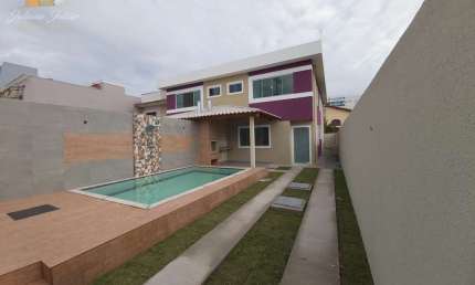 CASA DUPLEX COM 4 QUARTOS, PISCINA E ÁREA GOURMET A VENDA NO BAIRRO OURO VERDE EM RIO DAS OSTRAS RJ