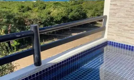 CASA TRIPLEX COM 3 QUARTOS SENDO 2 SUÍTES A VENDA NO BAIRRO DO PERÓ EM CABO FRIO RJ
