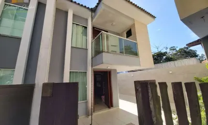 CASA DUPLEX COM 3 QUARTOS SENDO 1 SUÍTE A VENDA NO MIRANTE DA LAGOS EM MACAÉ RJ