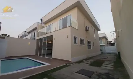 CASA DUPLEX COM 3 QUARTOS SENDO 2 SUÍTES A VENDA NO BAIRRO EXTENSÃO DO BOSQUE EM RIO DAS OSTRAS RJ