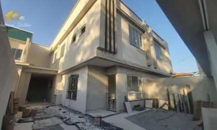 CASA DUPLEX COM 3 SUÍTES A VENDA NO BAIRRO OURO VERDE EM RIO DAS OSTRAS RJ