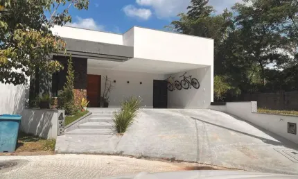 CASA LINEAR EM ALTO PADRÃO A VENDA NO CONDOMÍNIO VALE DOS CRISTAIS EM MACAÉ RJ