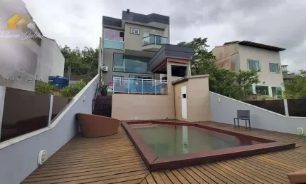 CASA TRIPLEX EM ALTO PADRÃO COM 3 QUARTOS SENDO 1 SUÍTE A VENDA NO BAIRRO JARDIM GUANABARA EM MACAÉ RJ