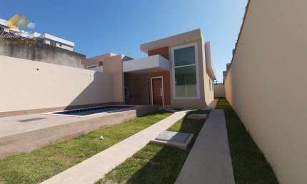 CASA LINEAR COM 3 QUARTOS SENDO 1 SUÍTE E PISCINA A VENDA NO BAIRRO VILLAGE EM RIO DAS OSTRAS RJ