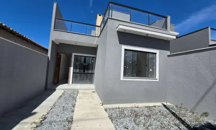 CASA DUPLEX COM 3 QUARTOS SENDO 2 SUÍTES A VENDA NO BAIRRO VILLAGEM EM RIO DAS OSTRAS
