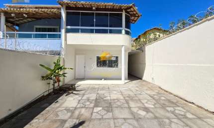 CASA COM 4 QUARTOS SENDO 2 SUÍTES PARA VENDA NO CENTRO DE RIO DAS OSTRAS