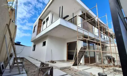 CASA DUPLEX COM 3 SUÍTES A VENDA NO BAIRRO RECREIO EM RIO DAS OSTRAS RJ