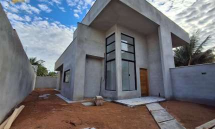 CASA LINEAR COM 3 QUARTOS SENDO 1 SUÍTE A VENDA NO BAIRRO ENSEADA DAS GAIVOTAS EM RIO DAS OSTRAS RJ