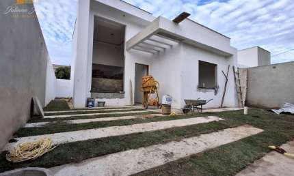 CASA LINEAR COM 3 QUARTOS SENDO 1 SUÍTE A VENDA NO BAIRRO ENSEADA DAS GAIVOTAS EM RIO DAS OSTRAS RJ