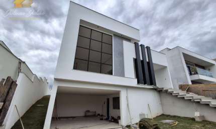 CASA LINEAR DE ALTO PADRÃO COM 4 QUARTOS SENDO 3 SUÍTES A VENDA NO CONDOMÍNIO VIVERDE 1 EM RIO DAS OSTRAS RJ
