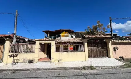 CASA DUPLEX À VENDA, COM 3 QUARTOS, VARANDA GOURMET E QUINTAL, NA CIDADE PRAIANA, RIO DAS OSTRAS, RJ