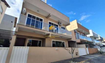 CASA TRIPLEX COM 3 QUARTOS SENDO 1 SUÍTE A VENDA NO BAIRRO CHÁCARA MARILÉA EM RIO DAS OSTRAS RJ