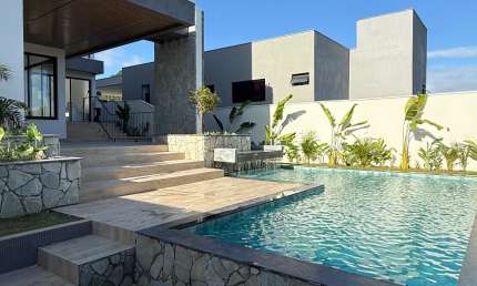 Maravilhosa Casa Duplex a Venda no Yby Natureza - 4 suites e