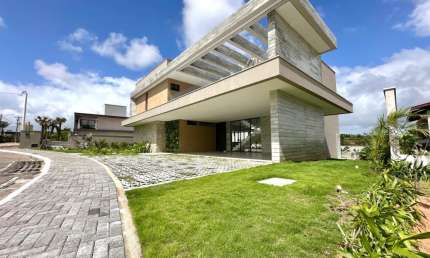 Nova! Casa de Alto Padrão com Piscina e Gourmet – 4 Suítes em Condomínio Buena Vista