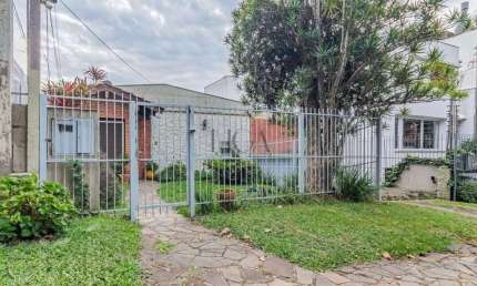 Terreno à venda na Rua Estácio de Sá, 710, Chácara das Pedras, Porto Alegre por R$ 870.000