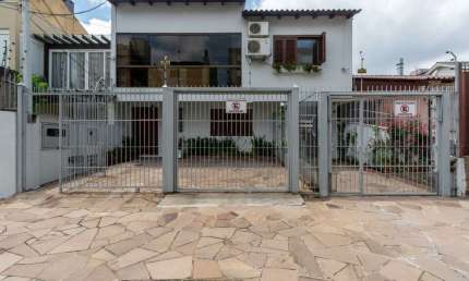 Casa com 7 quartos à venda na Rua Luzitana, 824, Higienópolis, Porto Alegre por R$ 1.380.000
