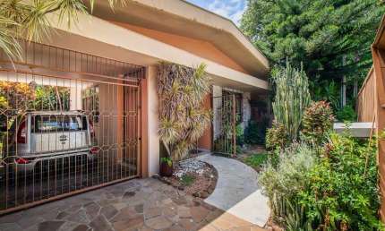 Casa com 3 quartos à venda na Rua Congo, 264, Vila Ipiranga, Porto Alegre por R$ 799.000