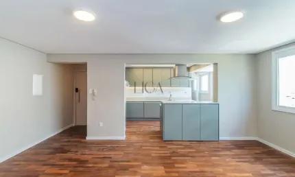 Apartamento com 3 quartos à venda na Avenida Carlos Gomes, 1652, Três Figueiras, Porto Alegre por R$ 790.000