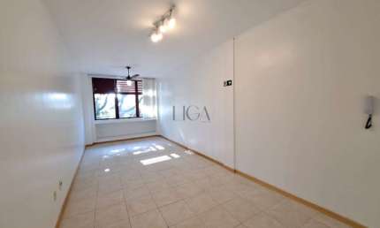 Sala comercial com 1 sala para alugar na Avenida Taquara, 383, Petrópolis, Porto Alegre por R$ 1.000