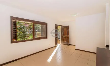 Casa com 3 quartos à venda na Rua Teixeira de Carvalho, 172, Medianeira, Porto Alegre por R$ 890.000