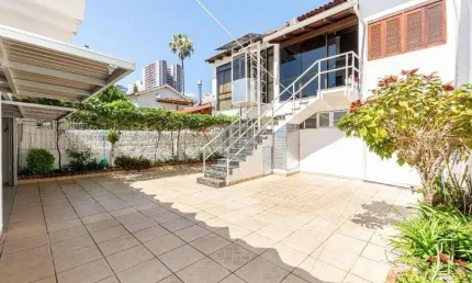 Casa comercial com 4 salas à venda na Rua Luzitana, 824, Higienópolis, Porto Alegre por R$ 1.380.000