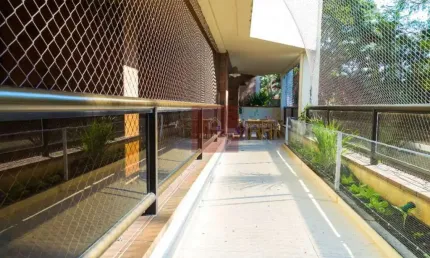 Apartamento Duplex c/ 284m², 4 dormitórios sendo 2 suítes.