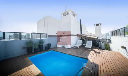 Cobertura em Moema, fora de rota, reformada com piscina e espaço gourmet