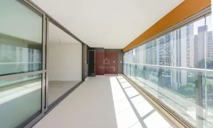 Excelente apartamento c/ 143m², 3 dormitórios sendo 3 suítes e 2 vagas.