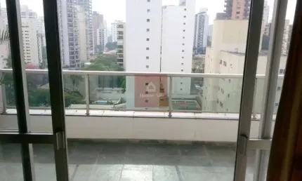 Apartamento com 220m², 4 dormitórios, sendo 3 suítes. prédio com quadra de tênis.