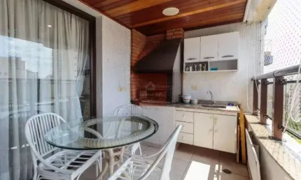 Apartamento com 4 suítes, 4 vagas e com 228m² - moema