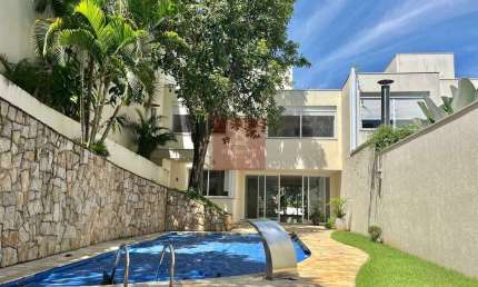 CASA EM CONDOMÍNIO FECHADO BROOKLIN - 425M² 4SUITES 4VAGAS DE GARAGEM COM PISCINA E CHURRASQUEIRA