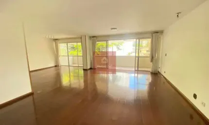 Apartamento de 241m² na Aclimação | 3 Suítes, 3 Vagas e Varanda Ampla