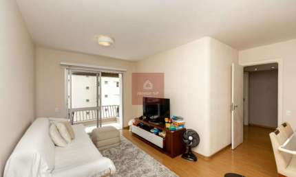 Apartamento bem distribuído em Moema, fora da rota de aviões.