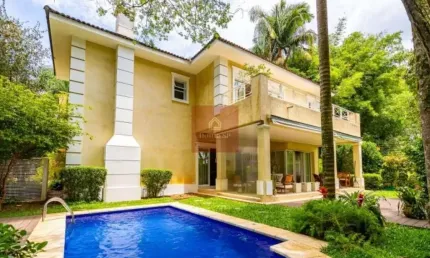 Casa em condomínio no alto da Boa Vista, 4 suítes e 5 vagas de garagem