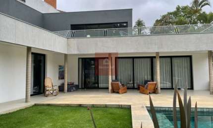 jardim dos Estados, Excelente casa com 3suites, 5banheiros, 4 vagas, piscina