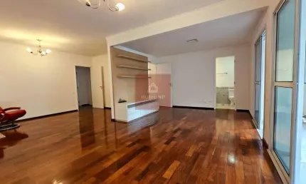 Apartamento com 3 suítes, 3 vagas e com 140m² - moema
