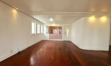Apartamento com 3 suítes, 3 vagas e com 198m² - Moema