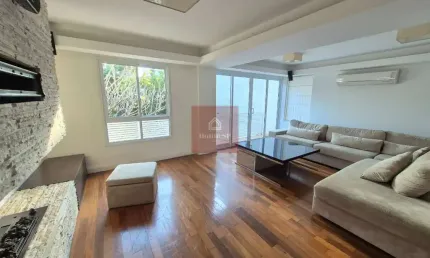Campo Belo, Casa reformada com 4 suites, 3 vagas, piscina