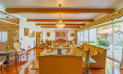 Brooklin Velho, Casa com 589AU para modernizar, 3 suites, 4banheiros, 6 vagas