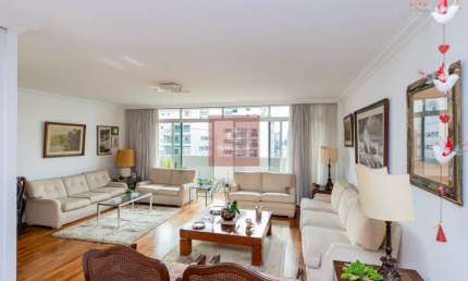 Apartamento com 4 dormitórios, 1 suíte, 2 vagas e com 196m² em Moema