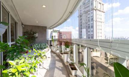 Apartamento de alto padrão a poucos passos do Parque Ibirapuera