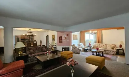 Apartamento com 3 dormitórios, 1 suíte, 3 vagas e com 230m² - Bela Vista