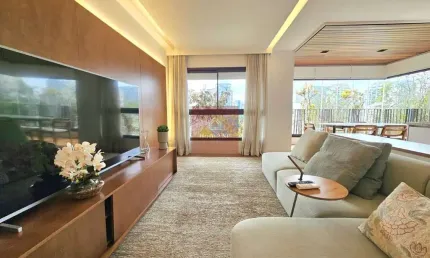 Apartamento com 83 m² - 2 suítes - 2 vagas + depósito - mobiliado e decorado.