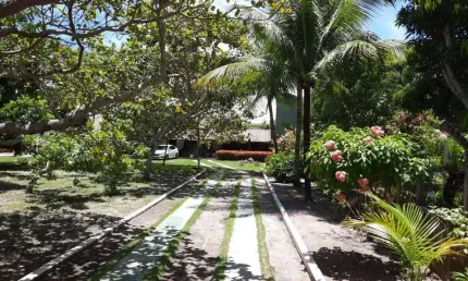 LINDA CASA DE PRAIA EM  BARRA DO JACUIPE EM CONDOMINIO A 100 METROS DO PIER