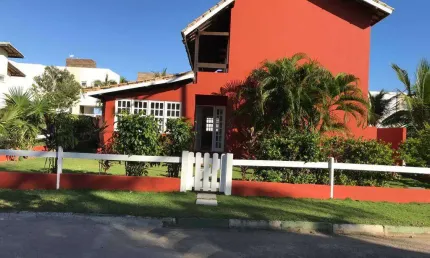 LINDA CASA DE 4 QUARTOS NO CONDOMÍNIO PARAÍSO EM GUARAJUBA